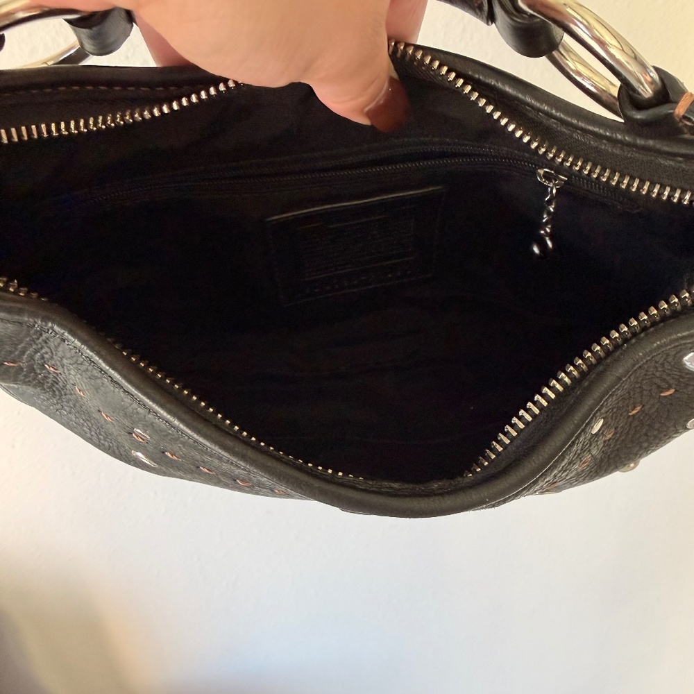 đź–¤GORGEOUS Vintage Coach Leather Black Studded Rivet Soho Shoulder Bag F10931 đź–¤ - Picture 7 of 8